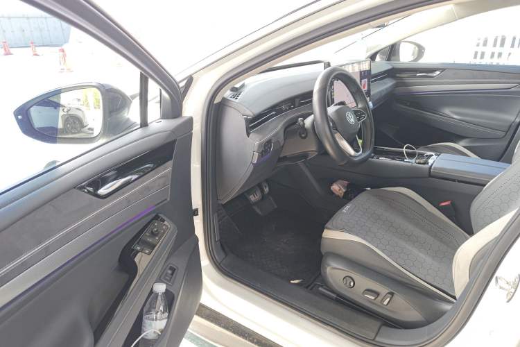 Used Volkswagen ID.7 VIZZION 2024 First Edition Driver Seat