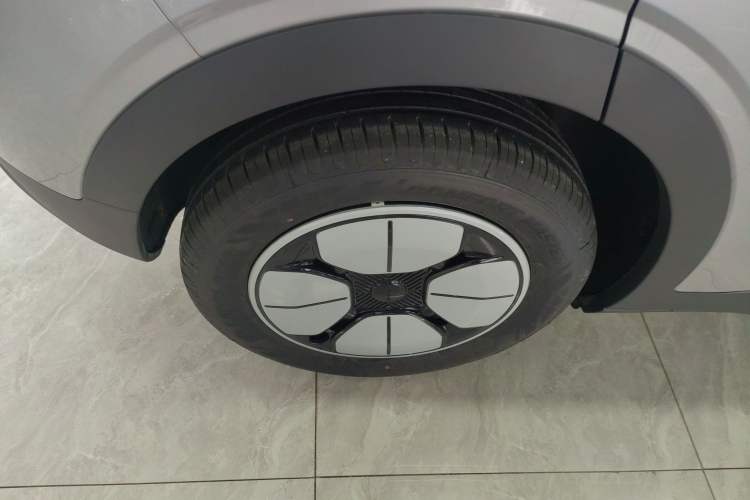 Used Geely Galaxy Geome 2026 Model 310km Youth Edition Right Rear Wheel Hub