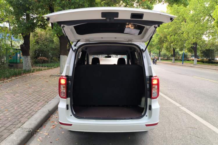 Used Wuling Hongguang 2019 1.5L S Basic Version China VI Standard LAR Trunk
