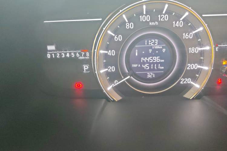 Used Honda Elysion 2016 2.4L Classic Edition Odometer Close Up