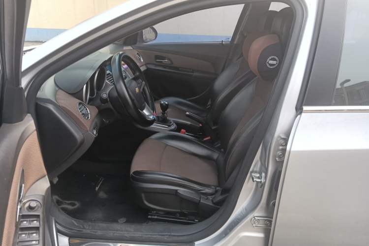 Used Chevrolet Cruze 2013 Hatchback 1.6L Manual Luxury Model
