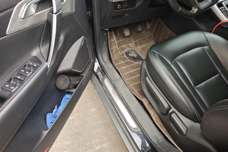 Used Geely Auto Emgrand X7 Sport 2016 2.0L Manual Smart Connect Version
