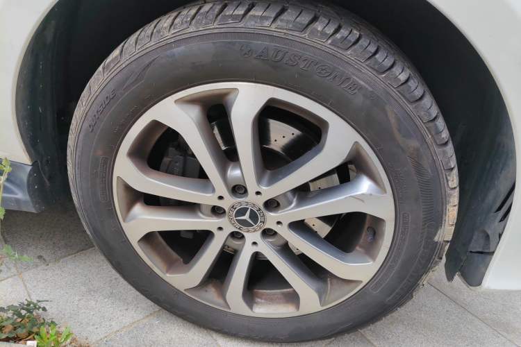 Used Mercedes-Benz GLE 2017 GLE 320 4MATIC Luxury Model Right Front Wheel Hub