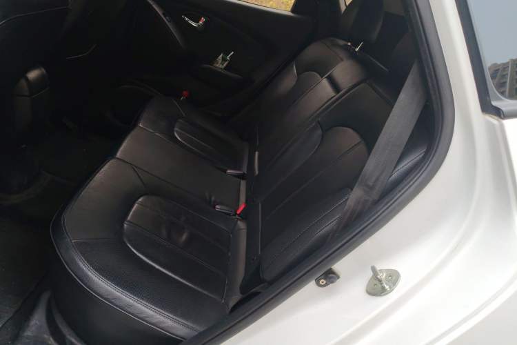 Used Hyundai ix35 2015 2.0L Automatic 2WD Smart Type China IV