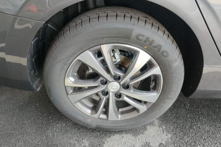Used CHANGAN Eado 2025 PLUS 1.4T Dual-Clutch High-Energy Version Right Rear Wheel Hub