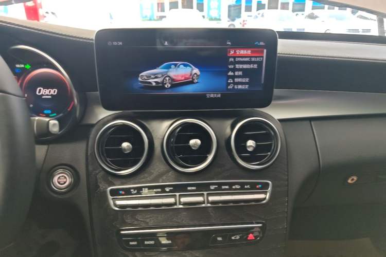 Used Mercedes-Benz C-Class 2019 Restyled C 260 L Sport Edition Audio And AC Panel