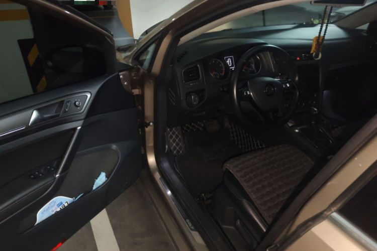 Used Volkswagen Golf 2016 230TSI Automatic Luxury Version Driver Seat