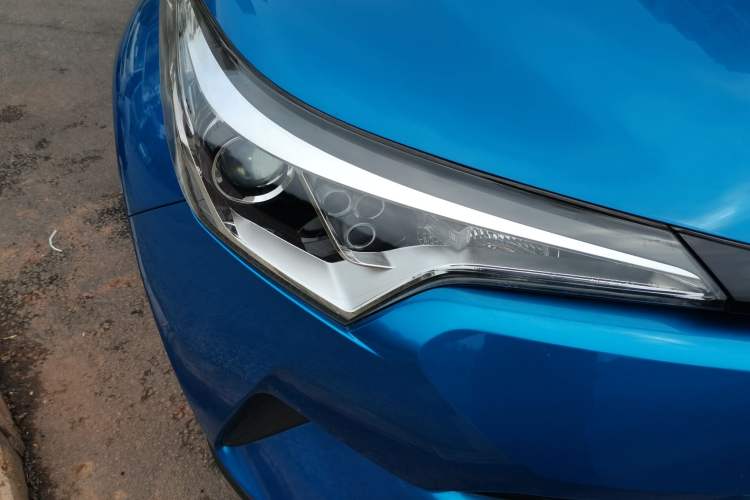 Used Toyota IZOA 2018 2.0L Yichi Version China VI Standard Right Front Headlight