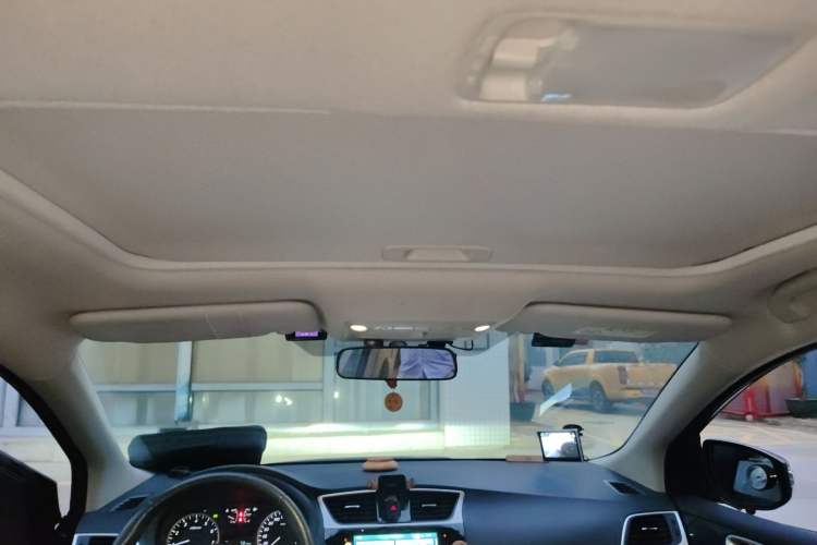 Used Nissan Sylphy 2019 1.6XV CVT Smart Connect Luxury Edition China VI Standard Headliner