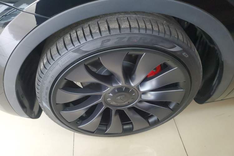 Used Tesla Model Y 2022 Performance High-Performance All-Wheel-Drive Version Left Front Wheel Hub