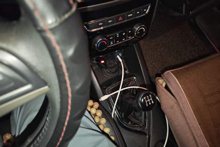 Used CHANGAN KAICHENG Oushang A600 2016 1.5L Manual Luxury 7-Seater Gear Lever