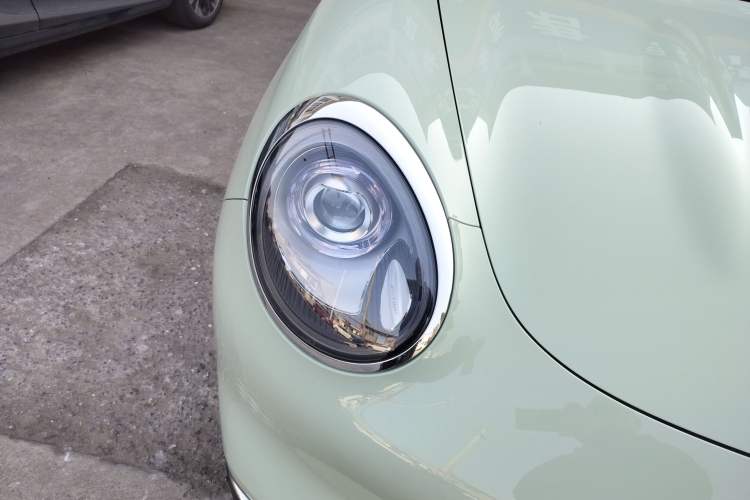 Used ORA Good Cat 2023 401 km Standard Range Premium Version Lithium Iron Phosphate Right Front Headlight