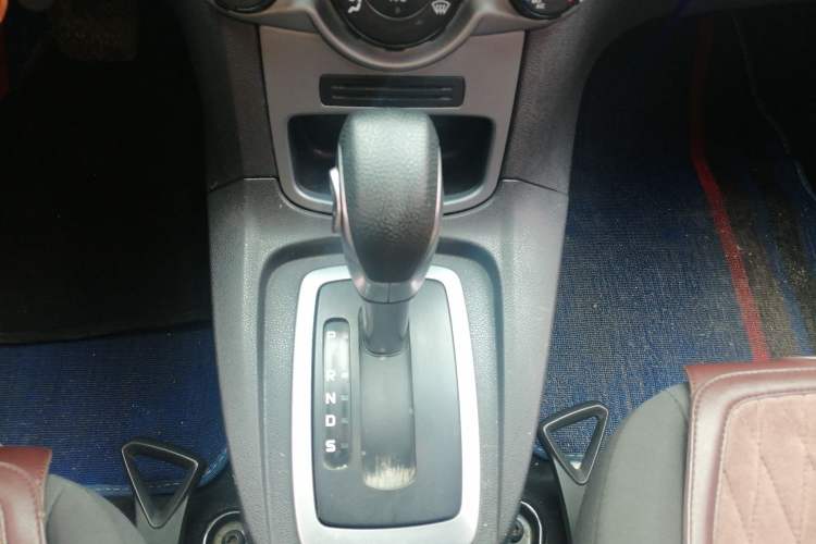 Used Ford Fiesta 2013 Hatchback 1.5L Automatic Fashion Edition Gear Lever