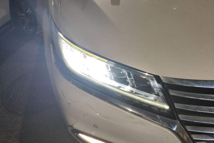 Used Roewe RX5 New Energy 2017 ERX5 EV400 Electric Internet Supreme Edition Right Front Headlight