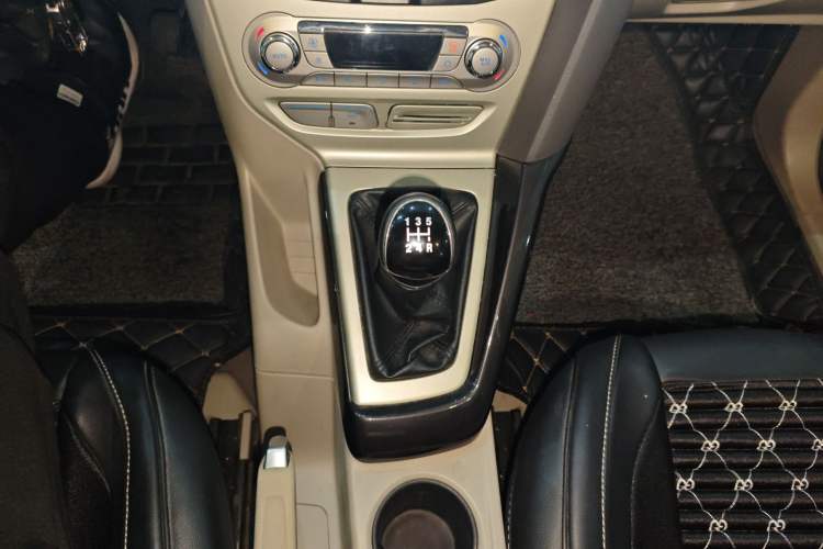 Used Ford Focus 2012 Sedan 1.6L Manual Fashion Edition
