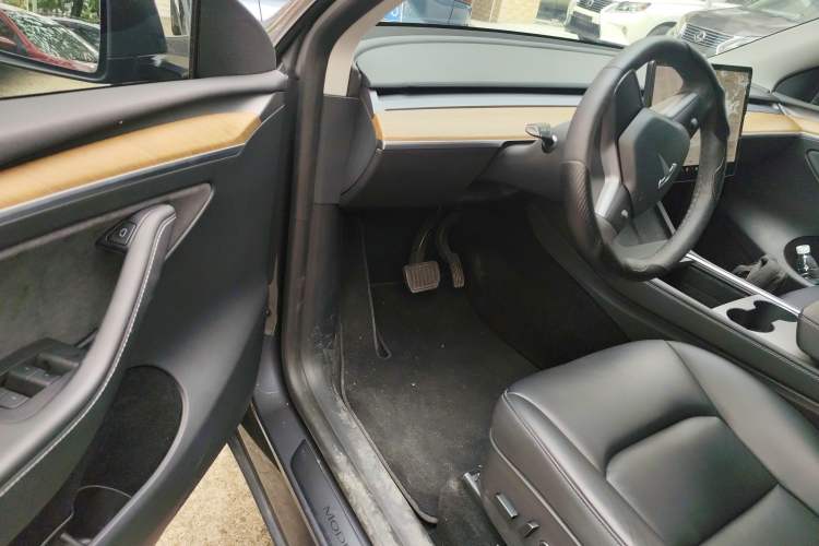 Used Tesla Model Y 2021 Long-Range All-Wheel-Drive Version Driver Seat