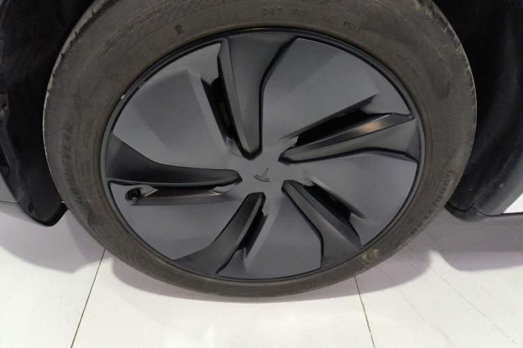 Used Tesla Model Y 2025 Rear-Wheel-Drive Version