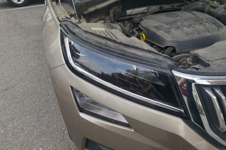 Used Skoda Kodiaq 2019 Facelifted TSI330 7-Seater Two-Wheel-Drive Luxury Enjoyment Edition China VI Standard Right Front Headlight