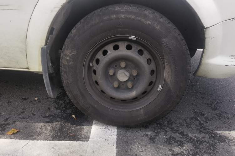 Used Dongfeng Yufeng 2012 3.0T Short Wheelbase Mid-Top Leading Edition China IV ZD30 Right Front Wheel Hub