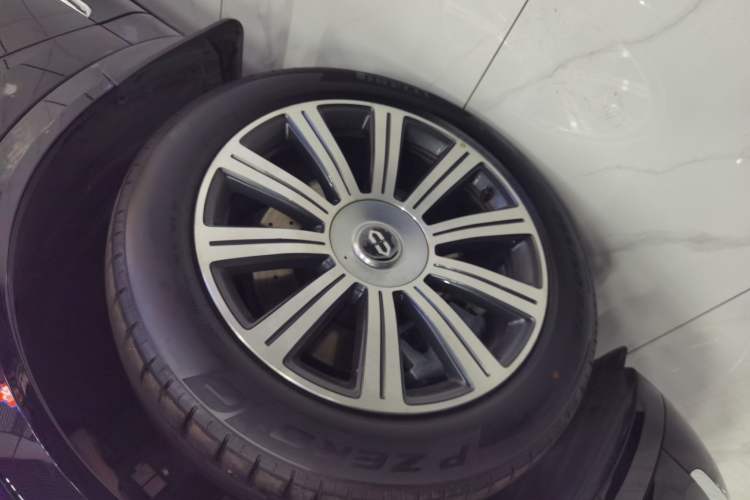 Used Hima AITO M8 2025 Model, Pure Electric Max+ Five-Seat All-Wheel-Drive Version
