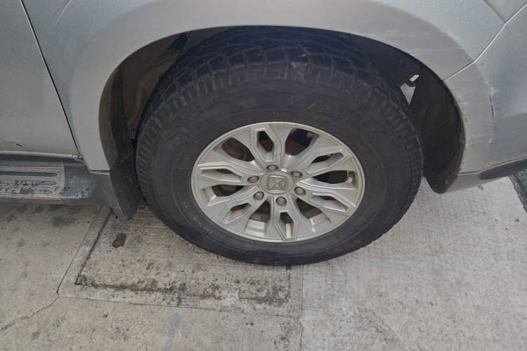 Used JMC Yusheng S350 2013 2.4T Automatic 2WD Diesel Luxury 7-Seater Right Front Wheel Hub