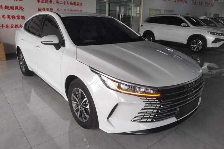 Used BYD Destroyer 05 2024 HONOR Edition DM-i 55KM Luxury Model Front Right 45 Deg