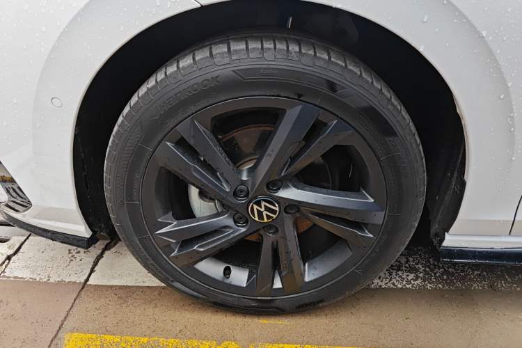 Used Volkswagen Golf 2023 Facelift 280TSI DSG R-Line Lite
