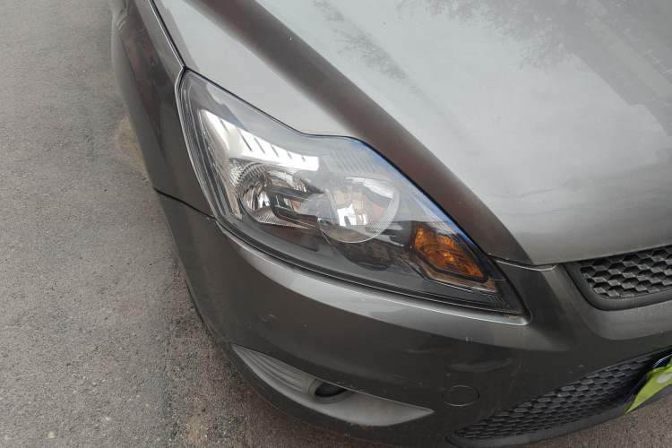 Used Ford Focus 2013 Hatchback Classic 1.8L Manual Base Model Right Front Headlight