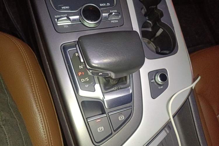 Used Audi Q7 2018 45 TFSI Technology Edition Gear Lever