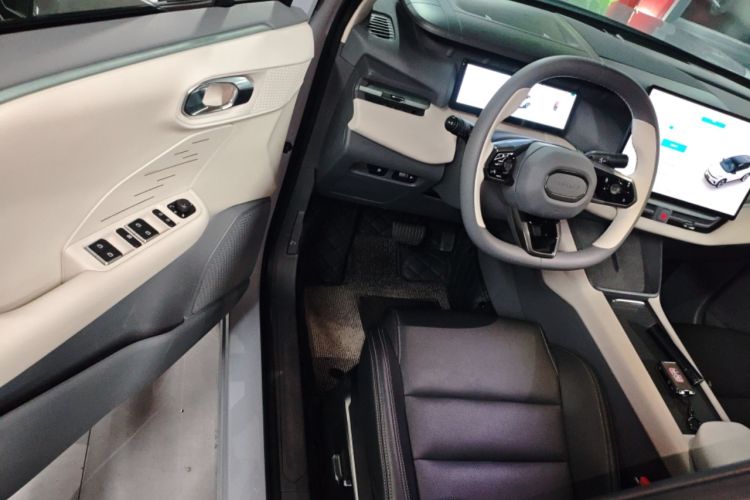 Used Lynk & Co 06 EM-P 2023 EM-P 56 Standard Range Pro Driver Seat