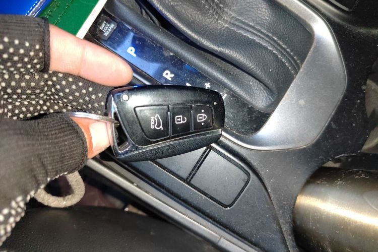 Used Hyundai Grand SantaFe 2013 3.0L 7-Seater Four-Wheel-Drive Comfort Edition
