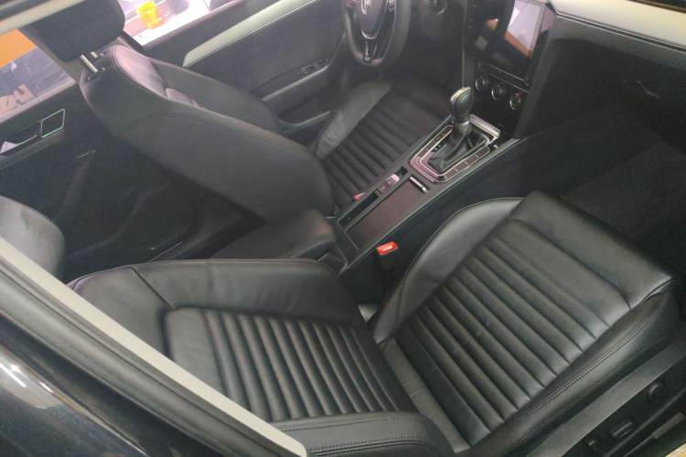 Used Volkswagen Magotan 2018 330TSI DSG Advanced Model Right Front Seat