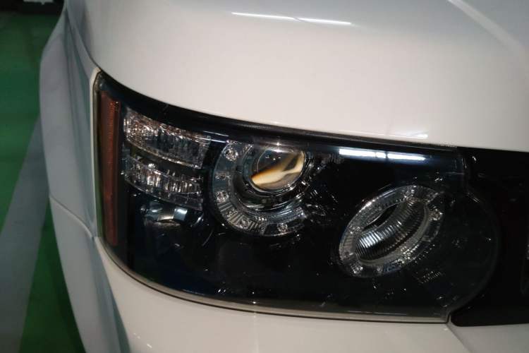 Used Land Rover Range Sport 2013 3.0 TDV6 Diesel Edition Right Front Headlight