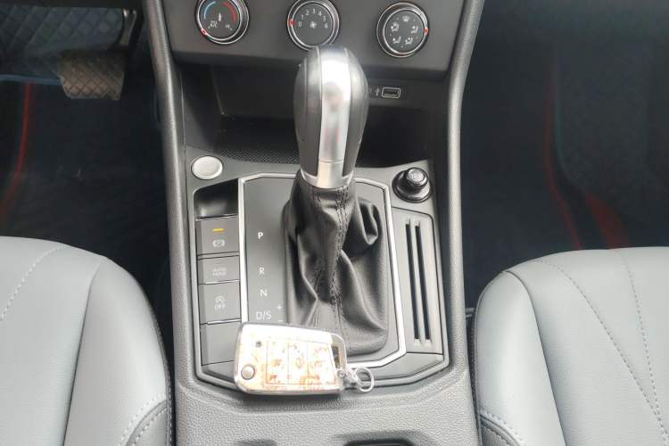 Used Volkswagen Lavida 2024 1.5L Automatic Starry Sky 5 Million Edition Gear Lever