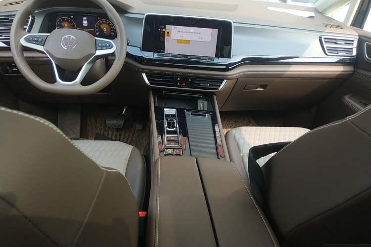 Used Volkswagen Viloran 2024 330TSI Business Edition Gear Lever