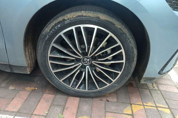 Used BYD Han 2024 EV Glory Edition 506KM Front-Wheel-Drive Premium Model Right Front Wheel Hub