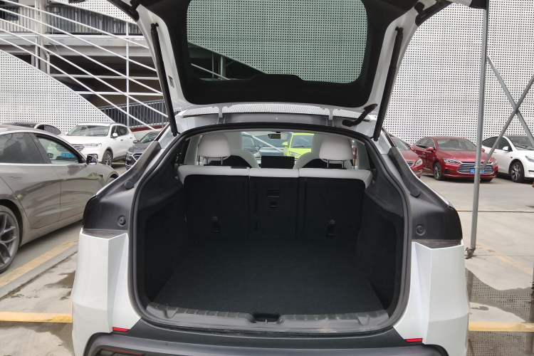 Used Tesla Model Y 2025 Rear-Wheel-Drive Version
