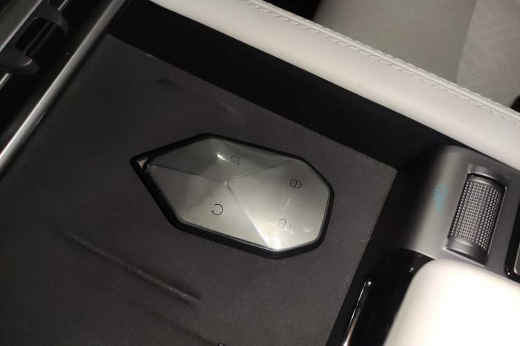 Used Formula Leopard Titanium 3 2025 501KM All-Wheel Drive Intelligent Driving Ultra Version