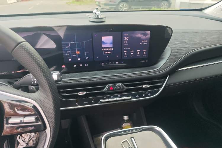 Used Buick LaCrosse 2025 28T Platinum Edition