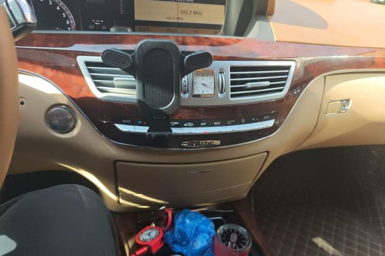 Used Mercedes-Benz S-Class 2010 S 300 L Luxury Model Audio And AC Panel