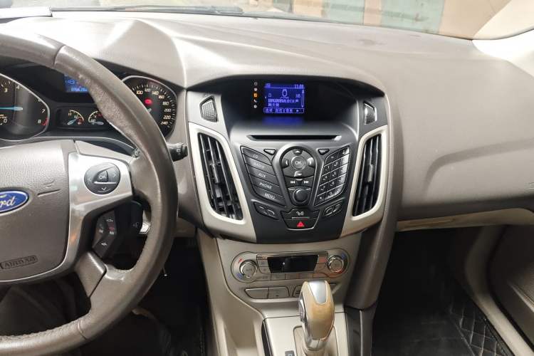 Used Ford Focus 2012 Hatchback 1.6L Automatic Fashion Edition
