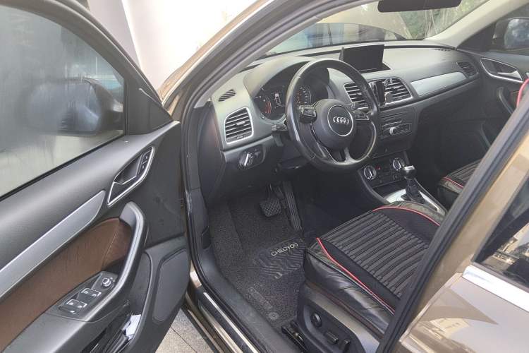 Used Audi Q3 2015 30 TFSI Comfort Model
