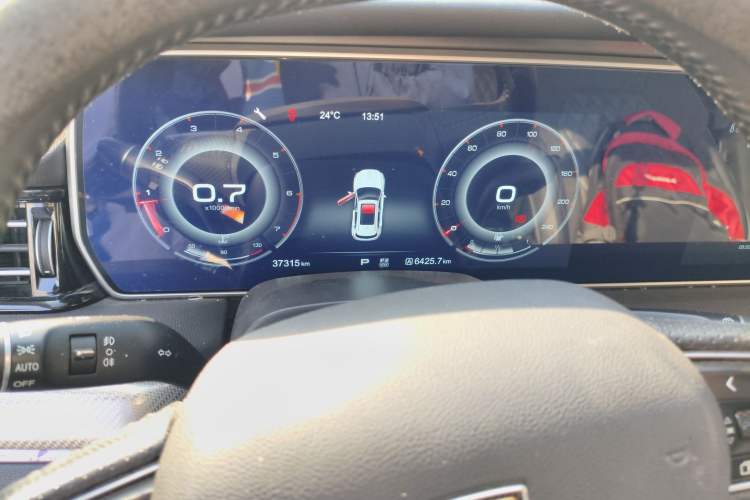 Used Hongqi HS5 2019 2.0T Smart Connect Flagship Edition Odometer Close Up
