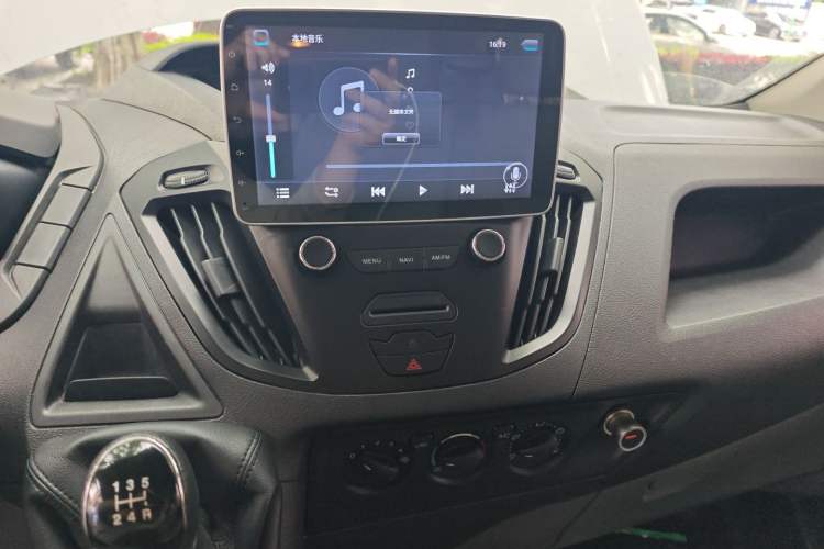 Used Ford Transit 2017 2.0T Diesel Multi-Purpose Commercial Vehicle Short Wheelbase Low Roof China V Standard
