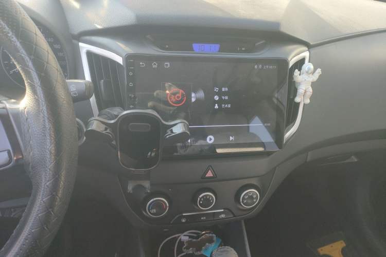 Used Hyundai ix25 2015 1.6L Automatic Two-Wheel Drive Smart GLS Trim Audio And AC Panel