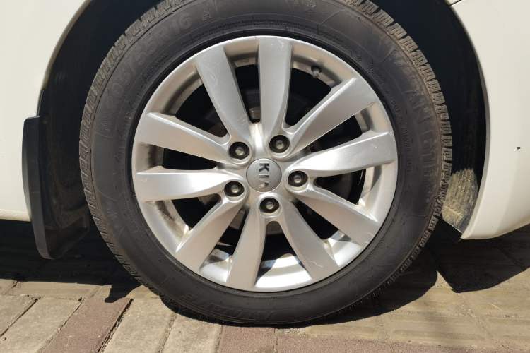 Used Kia K3 2013 1.6L Manual GLS Right Front Wheel Hub
