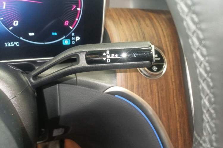 Used Mercedes-Benz GLC 2023 GLC 300 L 4MATIC Dynamic 7-Seater Gear Lever