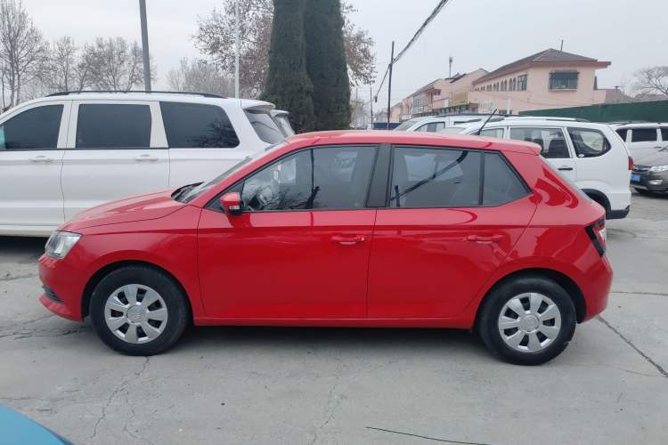 Used Skoda Fabia 2015 1.4L Automatic Front-Drive Model Left Side