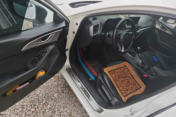 Used Mazda 3 Axela 2017 Sedan 1.5L Manual Comfort Model Emission Standard China V Driver Seat