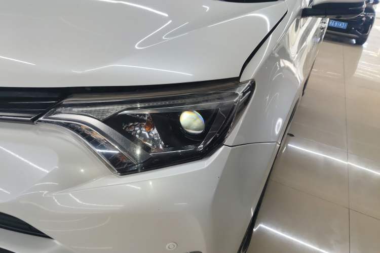 Used Toyota RAV4 2016 2.0L CVT Two-Wheel Drive Fashion Edition China V Standard